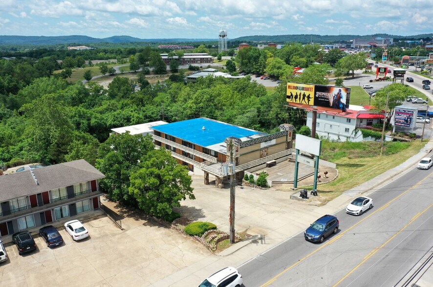 More Photos Of 1900 W 76 Country Blvd, Branson Hotel For Sale
