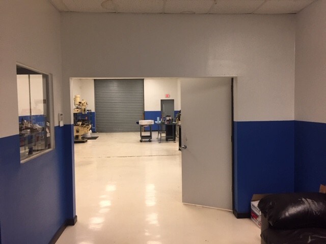 More Photos Of 1747 Independence Blvd, Sarasota Light Distribution For Lease