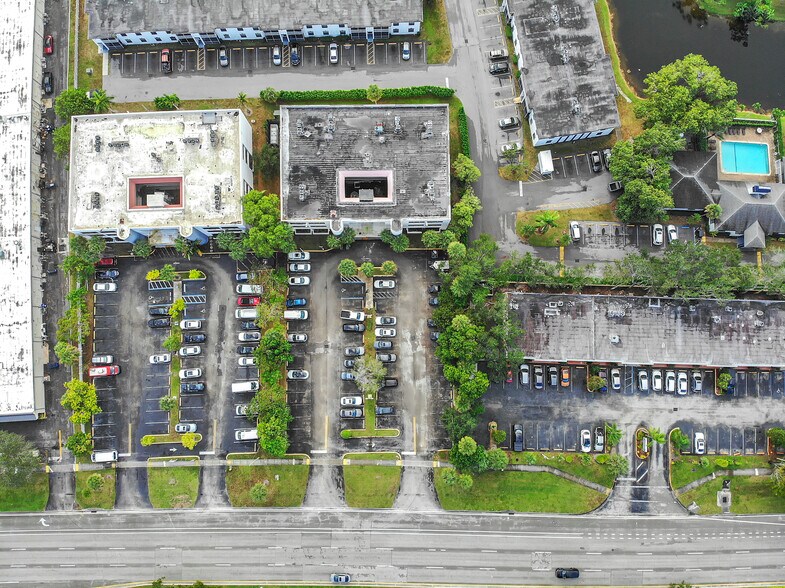 More Photos Of 8360 W Oakland Park Blvd, Sunrise Office For Sale