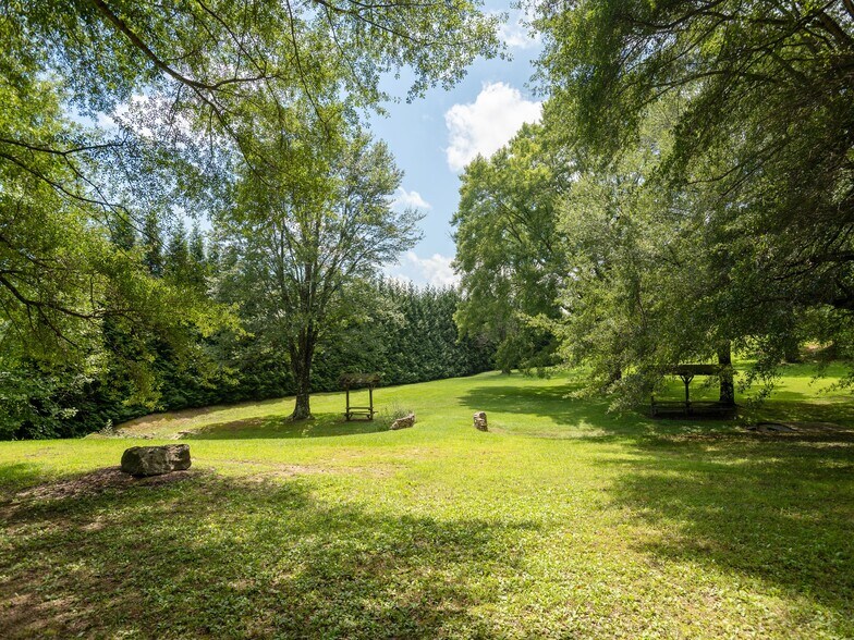 More Photos Of 8826 Boylston Hwy, Mills River Flex For Sale