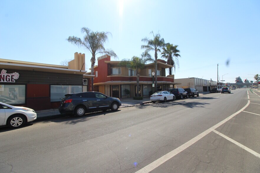 Primary Photo Of 532-620 N Fulton St, Fresno Apartments For Sale