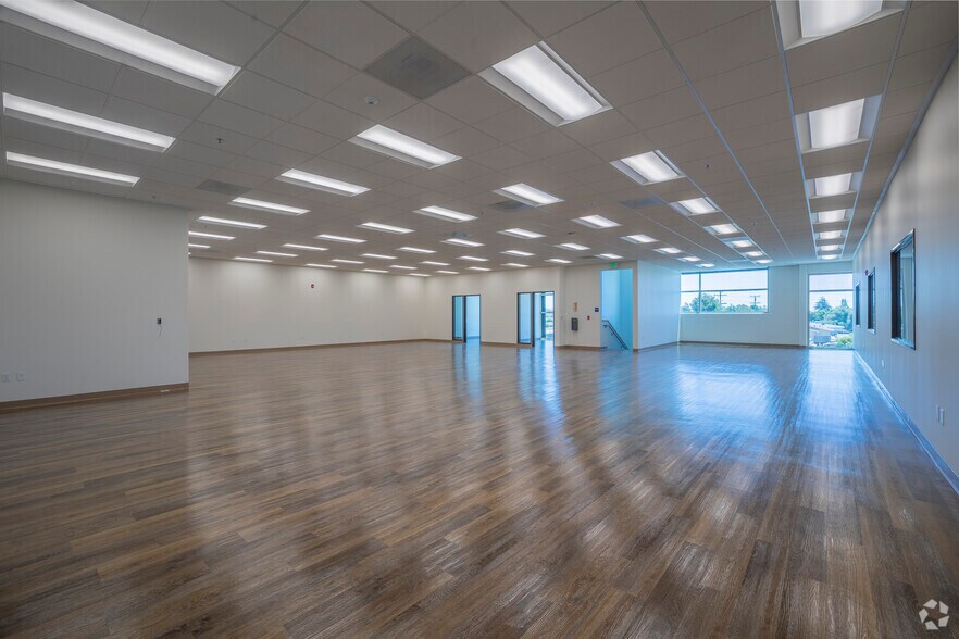 More Photos Of 2380 Williams St, San Leandro Warehouse For Lease