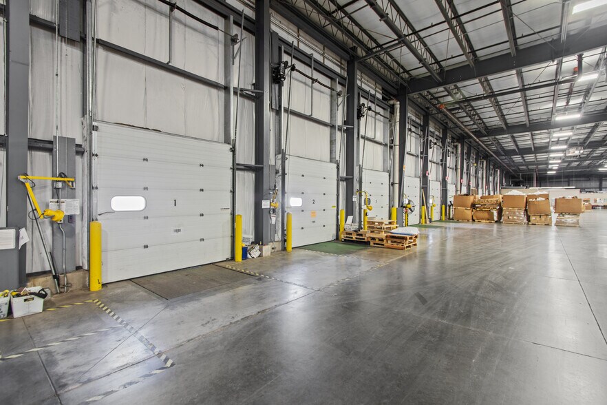 More Photos Of 2435 Schultz Rd, Neenah Warehouse For Lease