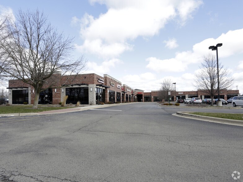 More Photos Of 444-464 N Weber Rd, Romeoville Freestanding For Lease