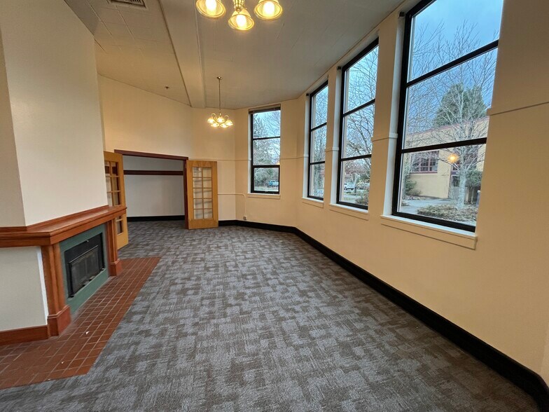 More Photos Of 7688 SW Capitol Hwy, Portland Specialty For Lease