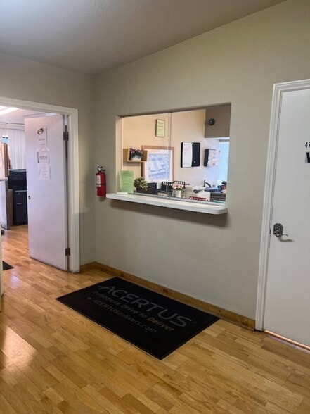 More Photos Of 4770 W Nevso Dr, Las Vegas Auto Repair For Lease