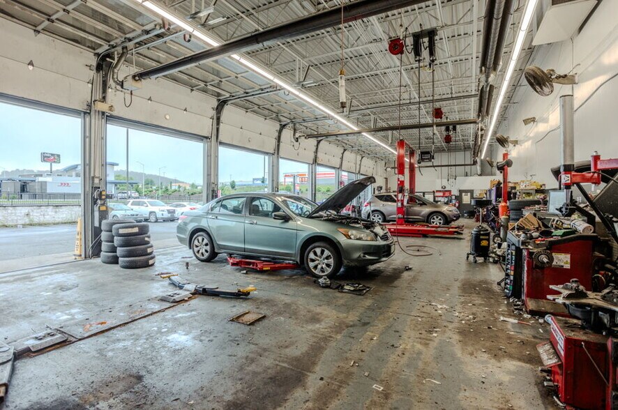 More Photos Of 1740 E Market St, Harrisonburg Storefront Retail Office For Sale