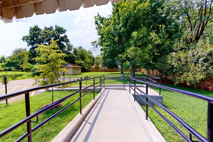 More Photos Of 9212 Preston Hwy, Louisville Office For Sale