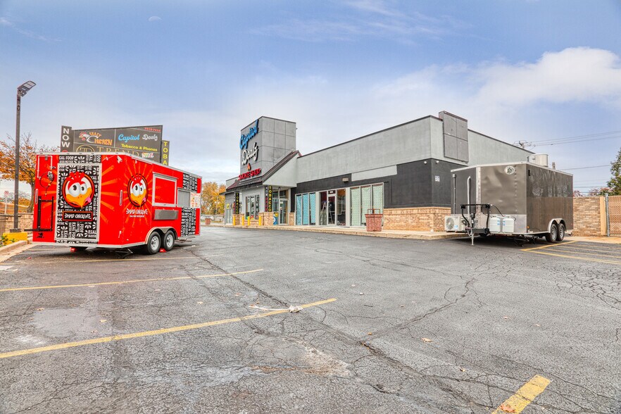 More Photos Of 7822 W Capitol Dr, Milwaukee Storefront For Sale