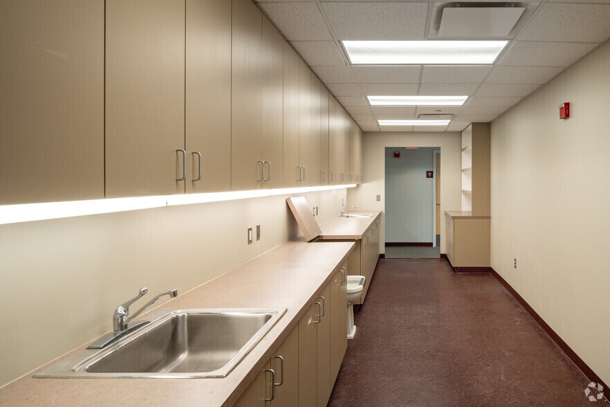 More Photos Of 1455 S Lapeer Rd, Lake Orion Hospital For Lease