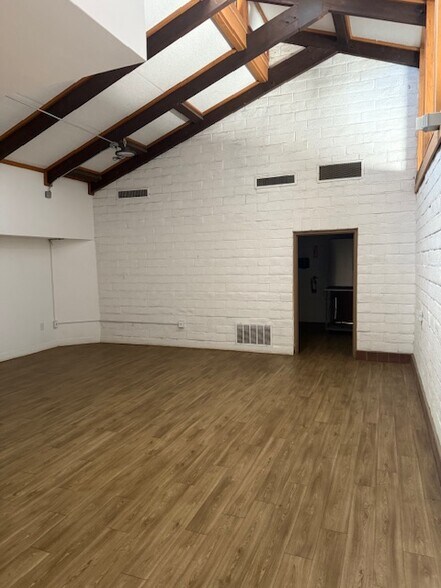 More Photos Of 905-917 Corporation St, Santa Paula Warehouse For Sale