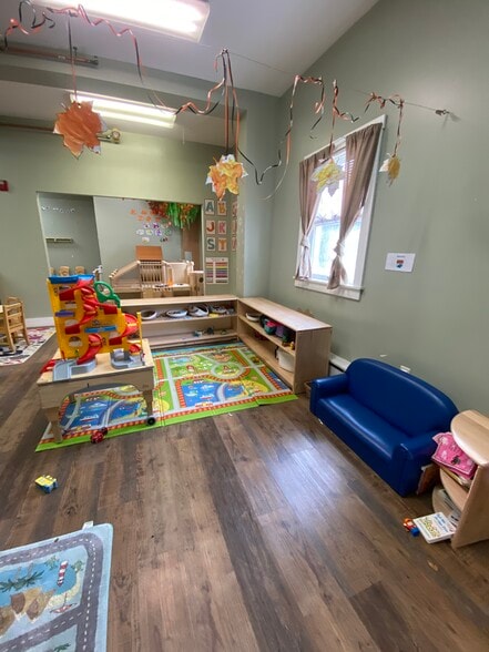 More Photos Of 40 Mammoth Rd, Londonderry Daycare Center For Sale