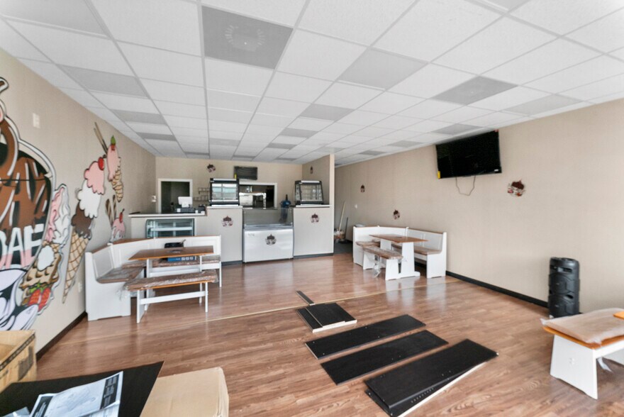 More Photos Of 175 W Railroad St, Pembroke Storefront For Lease