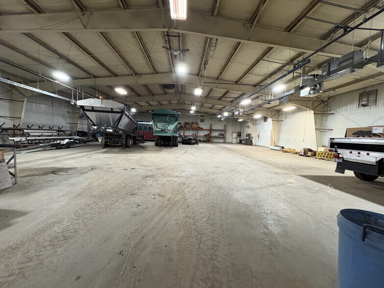 More Photos Of 950 E Melendy St, Ludington Distribution For Lease