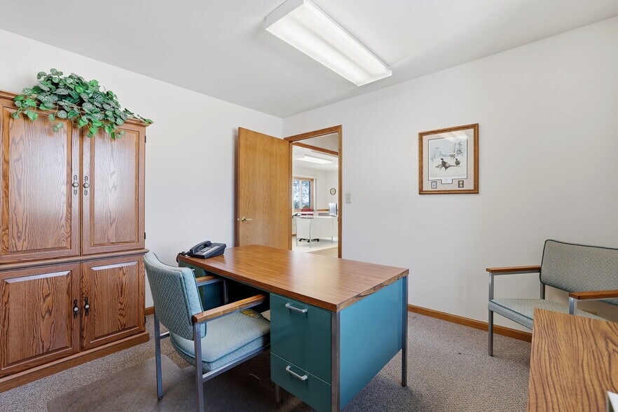 More Photos Of 5500 Prairie Dr, Plover Flex For Sale