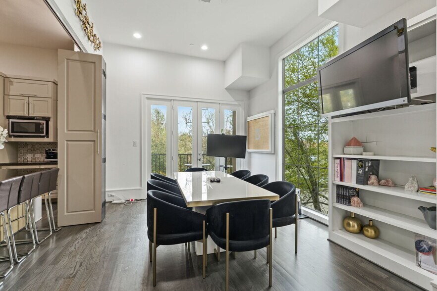 More Photos Of 1423 Lake Pointe Pkwy, Sugar Land Office For Sale