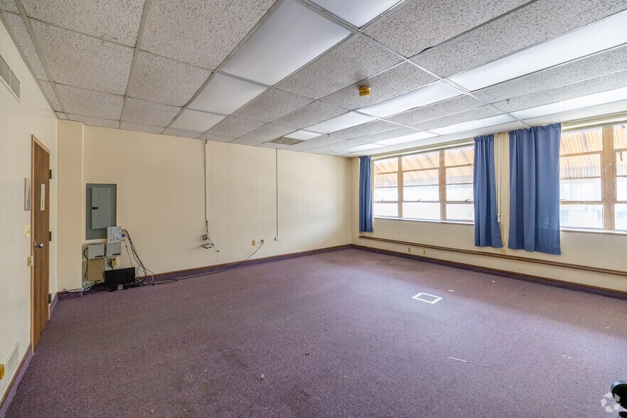 More Photos Of 281 Main St, Fitchburg Storefront Retail Office For Sale