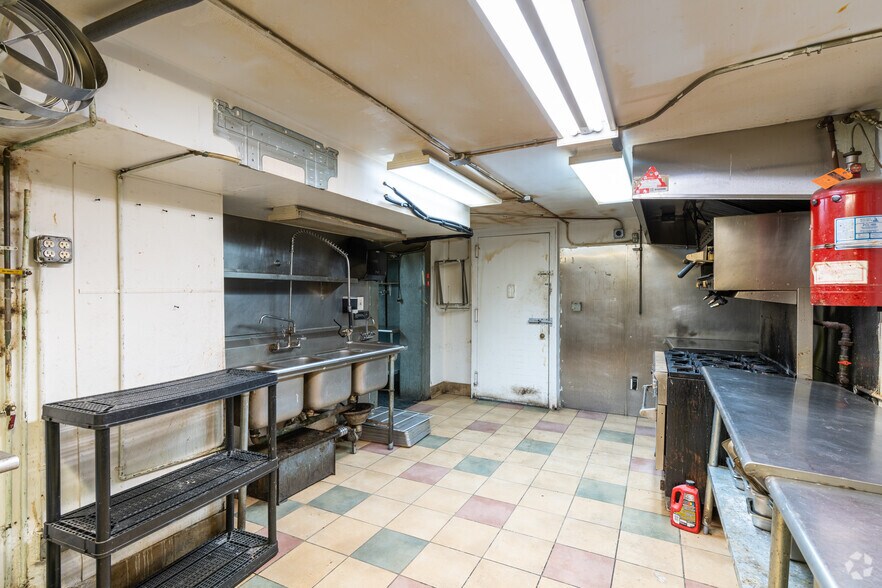 More Photos Of 1435 1st Ave, New York Apartments For Lease