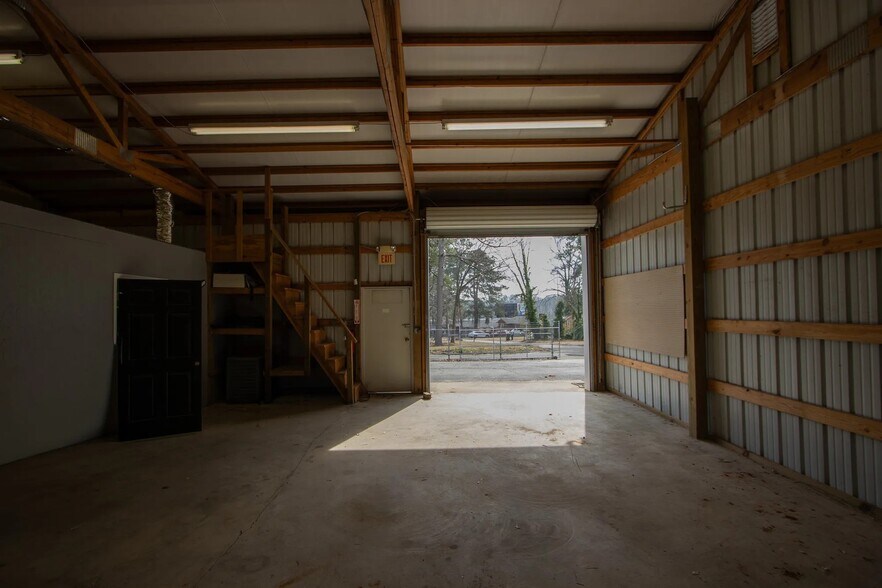 More Photos Of 142 Latonea Dr, Columbia Service For Sale