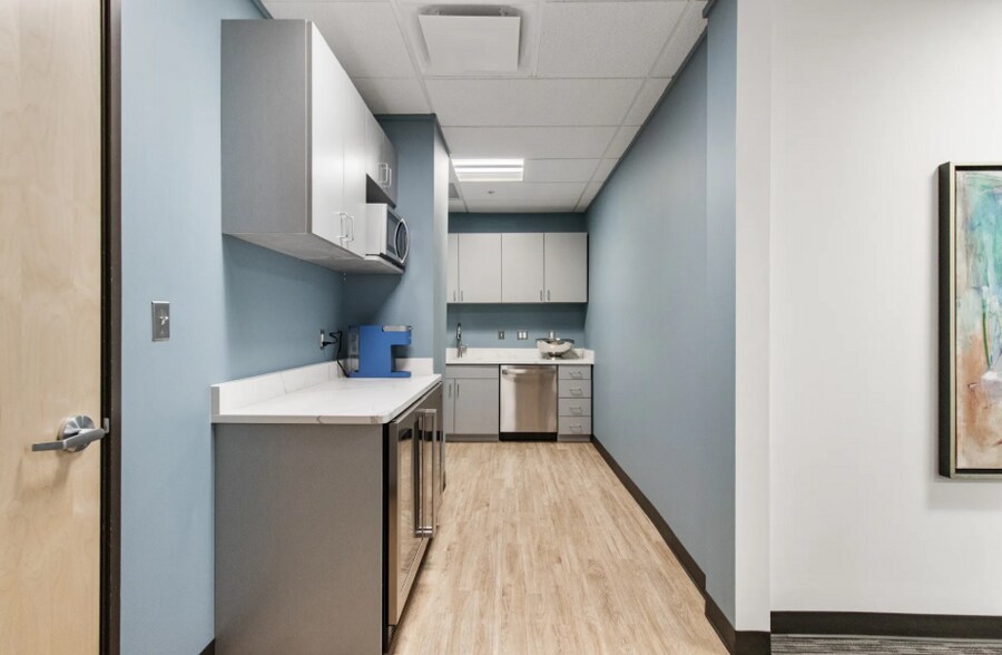 More Photos Of 2855 Coolidge Hwy, Troy Office For Lease