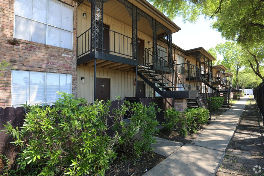 More Photos Of 10000 Hammerly Blvd, Houston Apartments For Sale