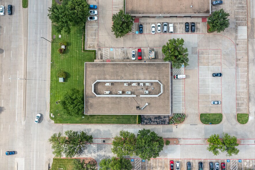 More Photos Of 11482 Luna Rd, Farmers Branch Light Distribution For Lease