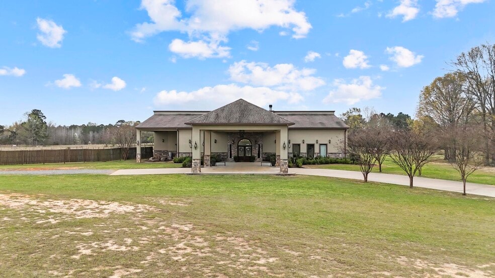 Primary Photo Of 14284 State Highway 322 N, Kilgore Lodge Meeting Hall For Sale