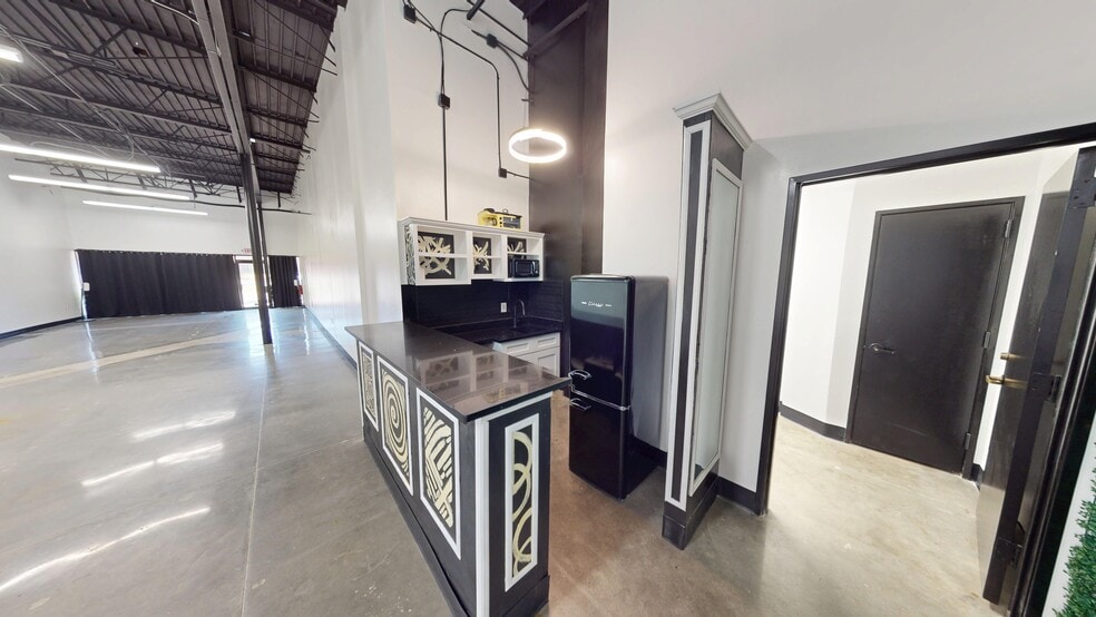 More Photos Of 3201 Atlanta Industrial Pky NW, Atlanta Light Distribution For Lease