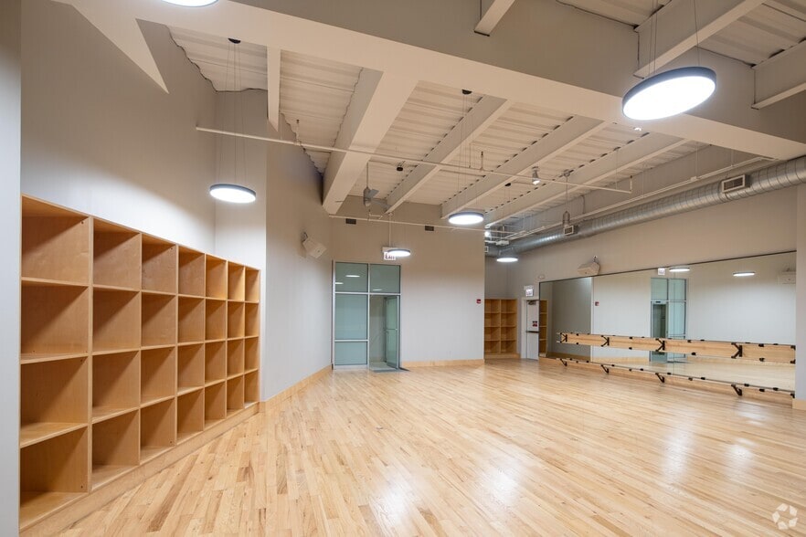 More Photos Of 799 Central Ave, Highland Park Storefront Retail Office For Lease