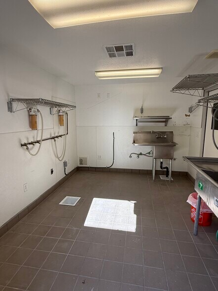 More Photos Of 107 W Pacheco Blvd, Los Banos Restaurant For Sale