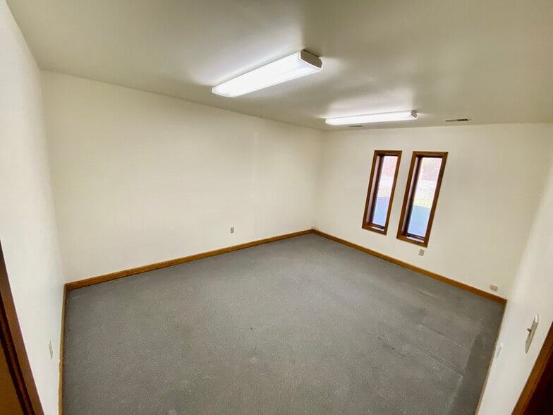 More Photos Of 7257 N Dort Hwy, Mount Morris Warehouse For Lease