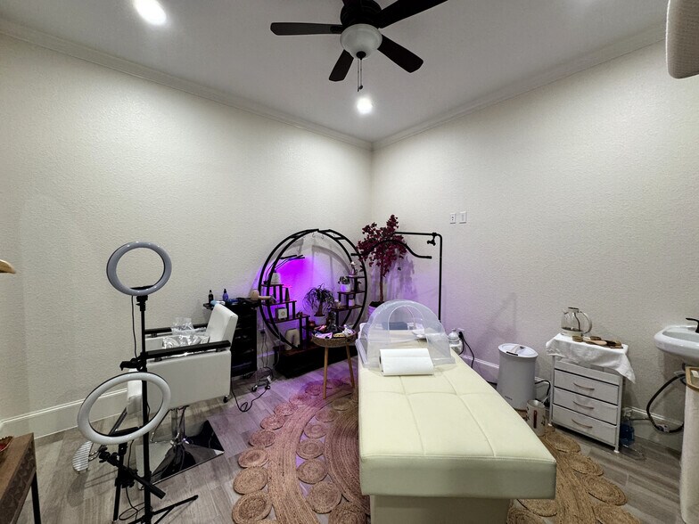 More Photos Of 12254 Queenston Blvd, Houston Medical For Sale