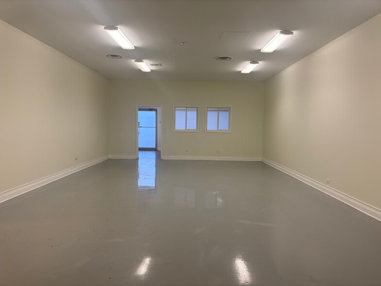 More Photos Of 164-166 N Gilbert St, South Elgin Freestanding For Lease