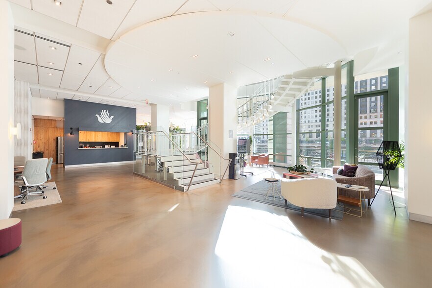 More Photos Of 325 N Wells St, Chicago Office For Sale