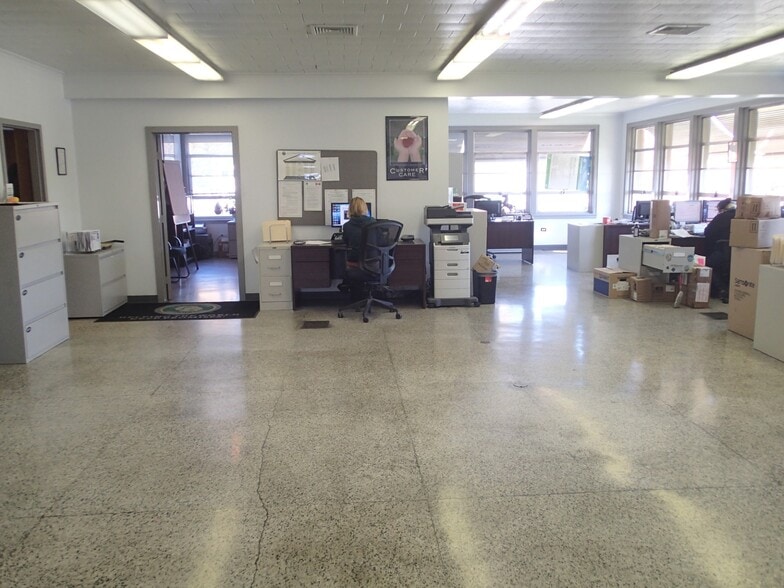 More Photos Of 681 Route 211 E, Middletown Truck Terminal For Sale