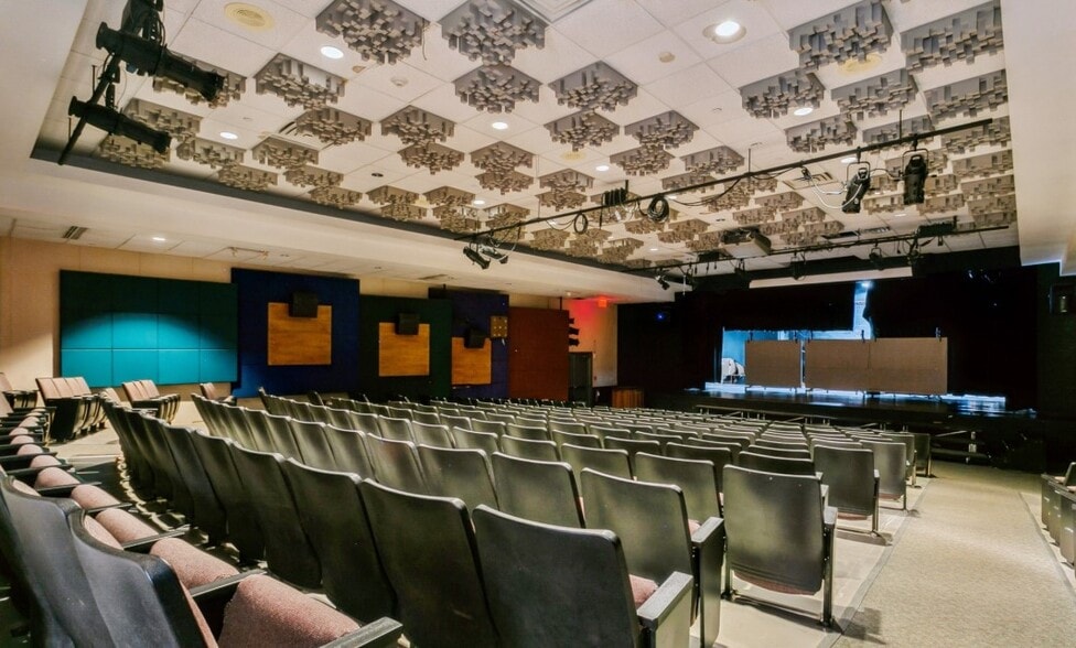 More Photos Of 260 Boardman Rd, Poughkeepsie Schools For Lease