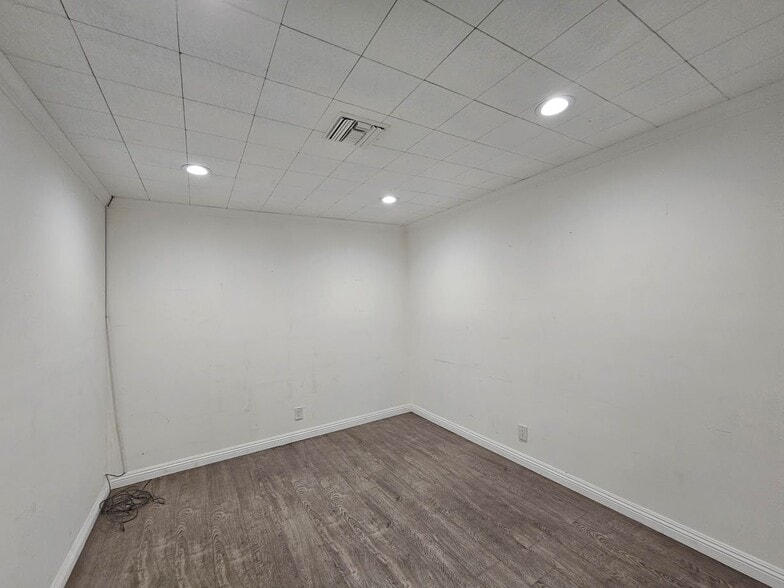 More Photos Of 920 E Pico Blvd, Los Angeles Warehouse For Lease