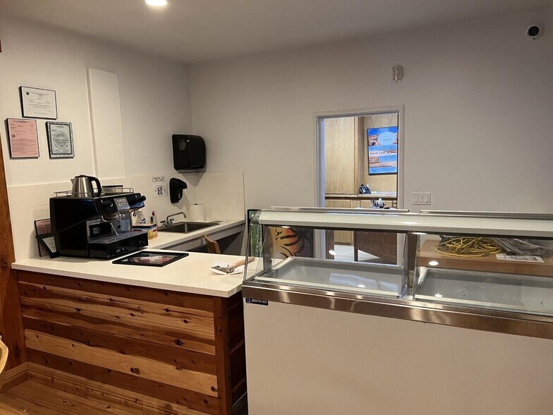 More Photos Of 281 Fernbridge Dr, Fortuna Restaurant For Sale