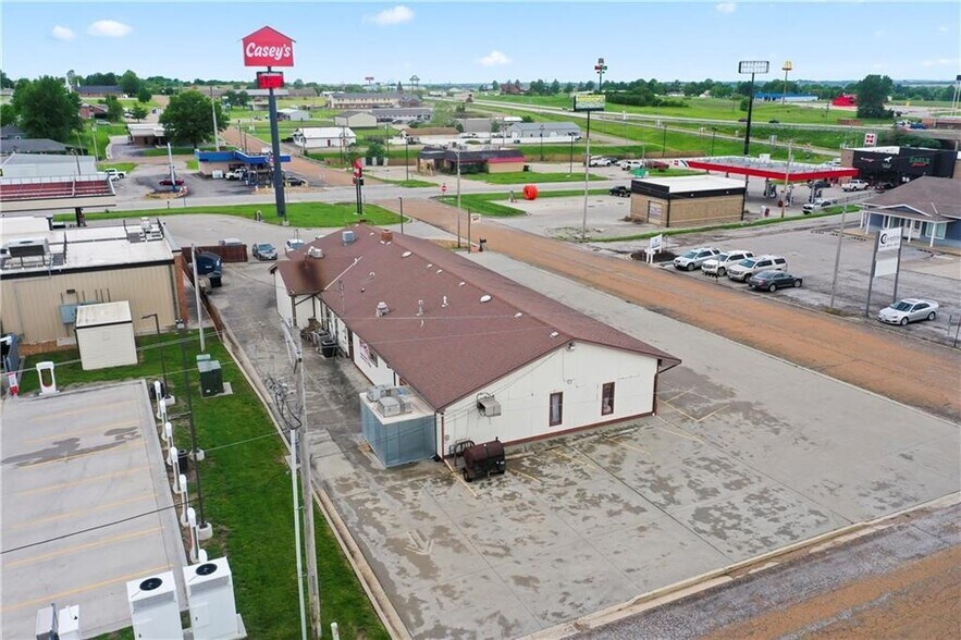 More Photos Of 103 Ne 2nd St, Concordia Restaurant For Sale