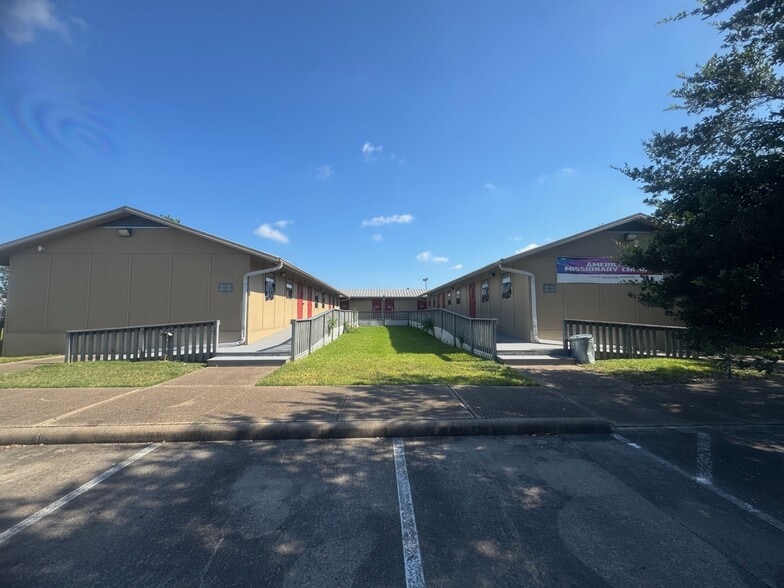 More Photos Of 3710 Highway 6 S, Houston Schools For Sale