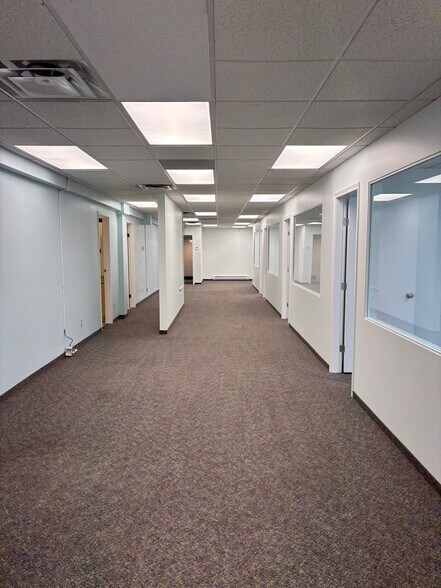 More Photos Of 4125 Mcconnell Dr, Burnaby Warehouse For Lease