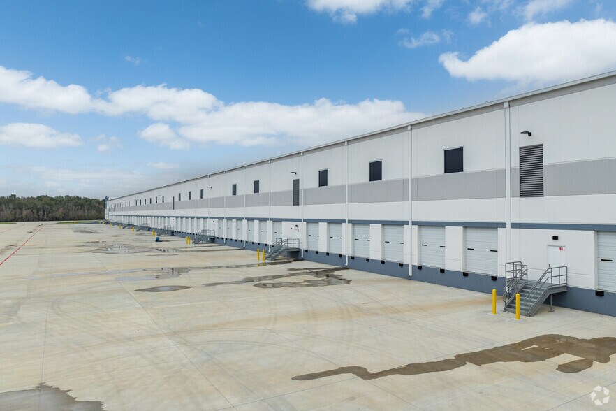 More Photos Of 9100 FM 1405, Baytown Distribution For Sale