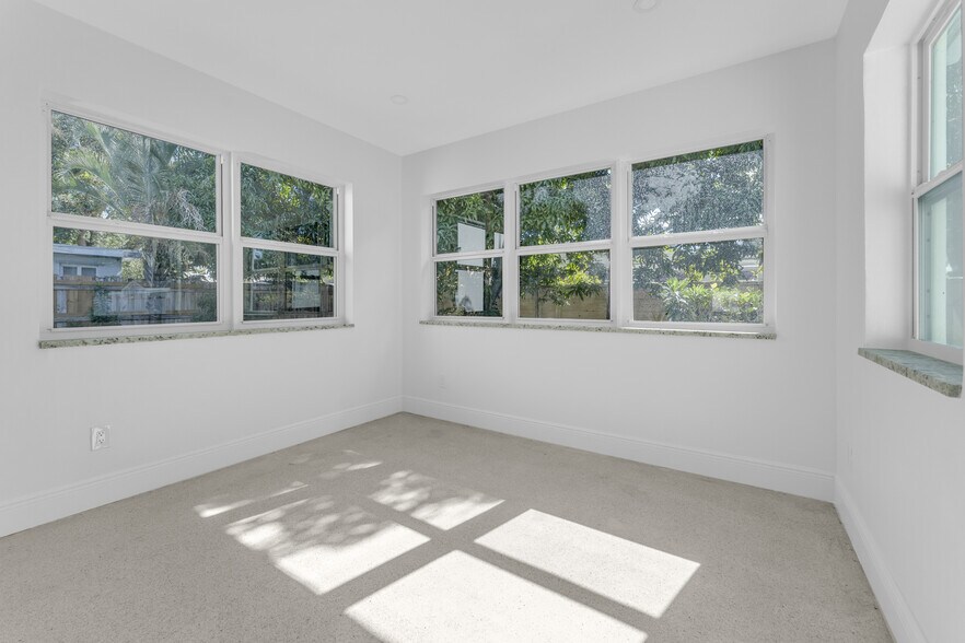 More Photos Of 5820 Sheridan St, Hollywood Office For Sale