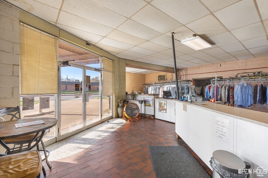 More Photos Of 1915 Kemp Blvd, Wichita Falls Office For Sale