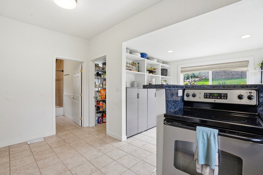 More Photos Of 1314 7th St, Oregon City Flex For Sale