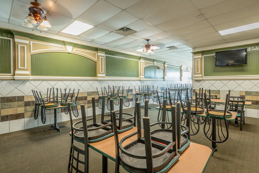 More Photos Of 150 Pearl Dr, LaFayette Restaurant For Sale