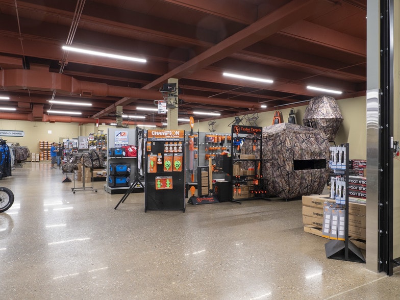 More Photos Of 13400 O St, Lincoln Manufacturing For Sale