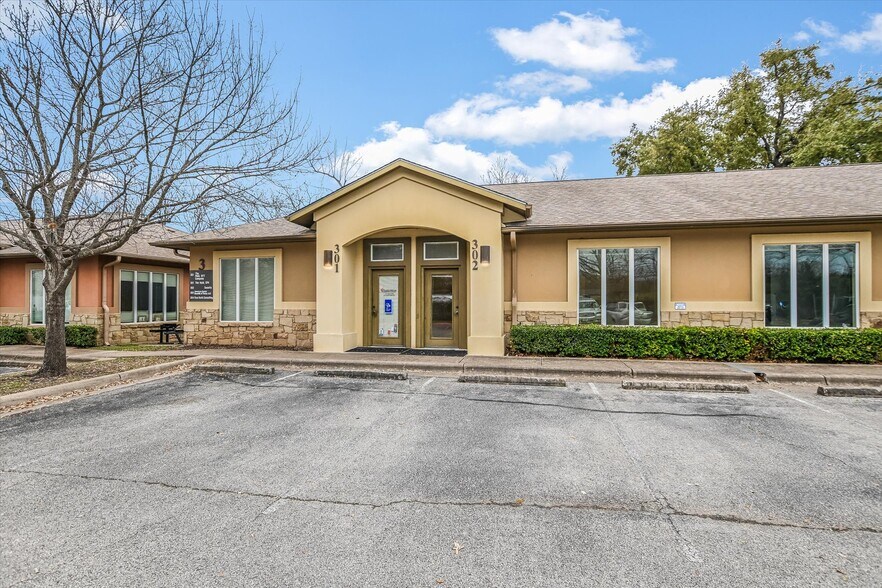 More Photos Of 13284 Pond Springs Rd, Austin Office For Sale