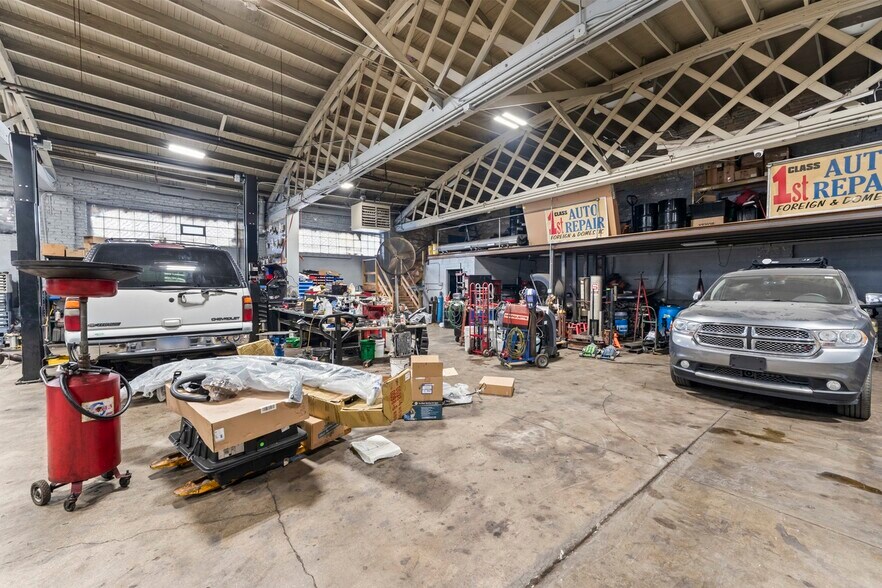 More Photos Of 5944 W 65th St, Chicago Service For Sale