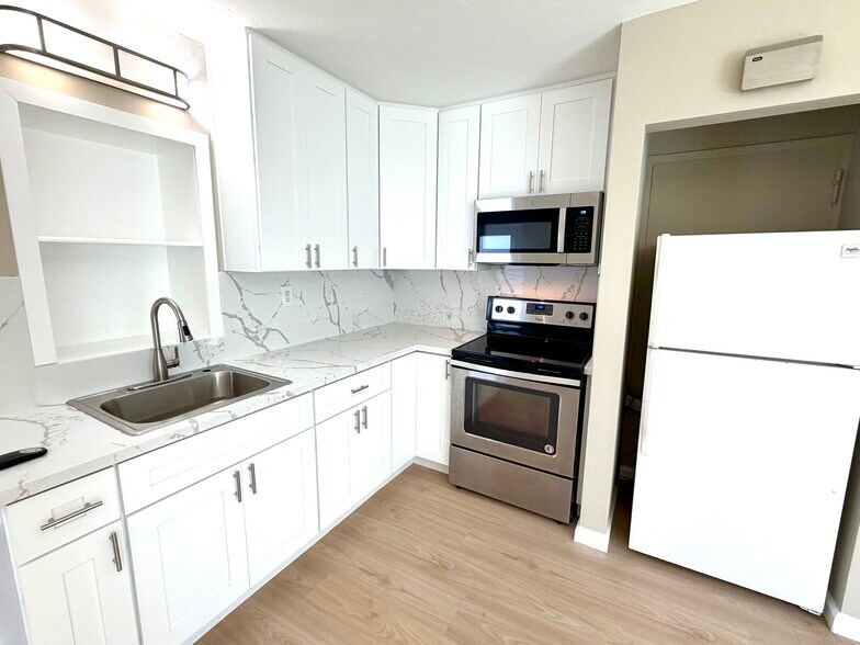 More Photos Of 3560 Front St, San Diego Multifamily For Sale